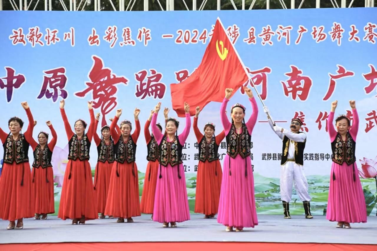 出彩中国人舞蹈_出彩中国人广场舞_广场出彩舞人中国舞蹈视频