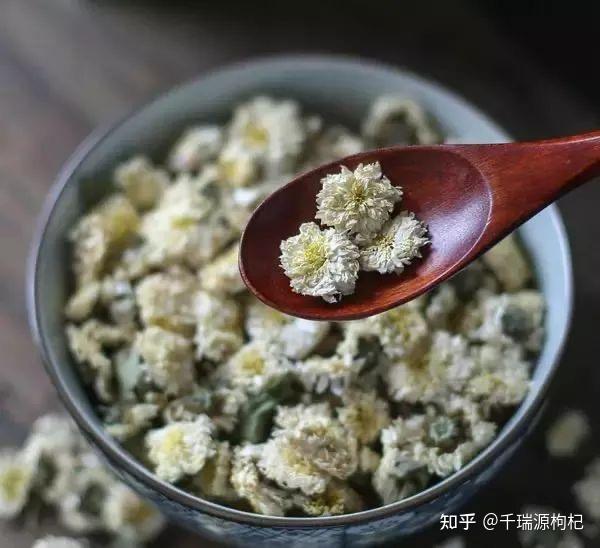 喝枸杞脸变黑_枸杞喝多了皮肤得不得发黄_长期喝黑枸杞皮肤好得不得了