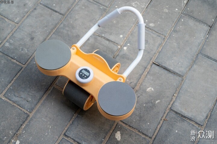 每天用这个健腹轮锻炼核心肌群，实现瘦肚目标_新浪众测