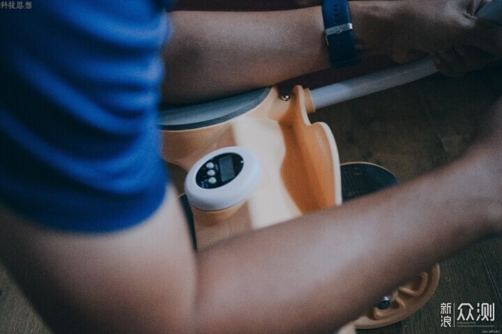 每天用这个健腹轮锻炼核心肌群，实现瘦肚目标_新浪众测