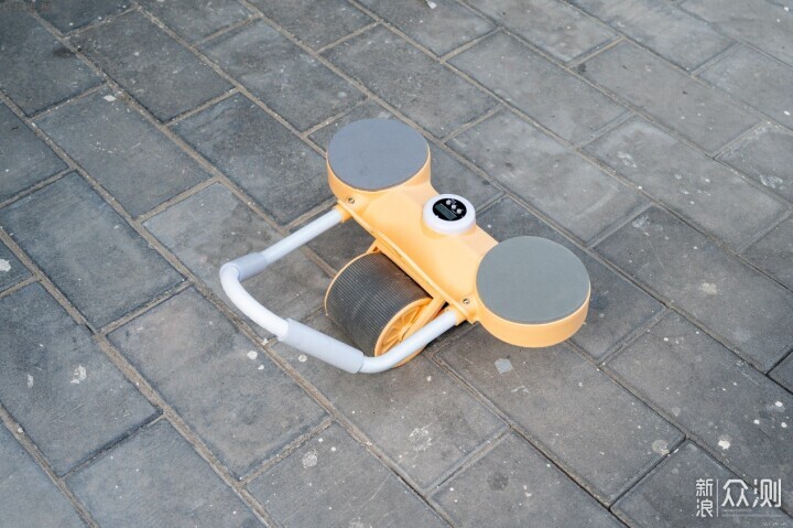 每天用这个健腹轮锻炼核心肌群，实现瘦肚目标_新浪众测