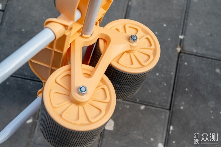 每天用这个健腹轮锻炼核心肌群，实现瘦肚目标_新浪众测