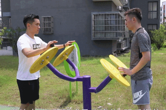 健身椅的正确使用方法_上海社区健身设施分布_社区健身器材使用方法