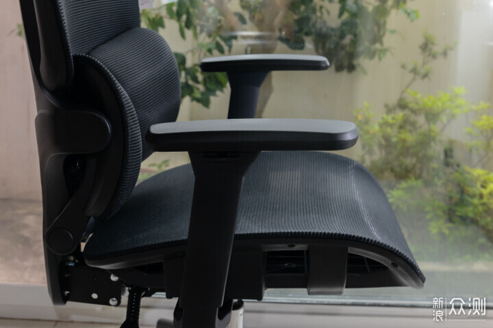 夏草木人体工学椅Fit带来进阶的舒适护腰凉爽_新浪众测