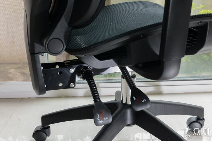 夏草木人体工学椅Fit带来进阶的舒适护腰凉爽_新浪众测
