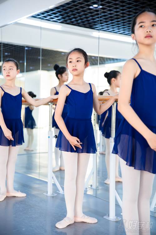 广州爱丽芭蕾舞蹈艺术培训中心 教学现场