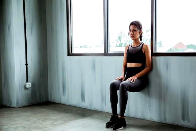 健身椅锻炼方法视频_靠墙站_靠墙站的好处