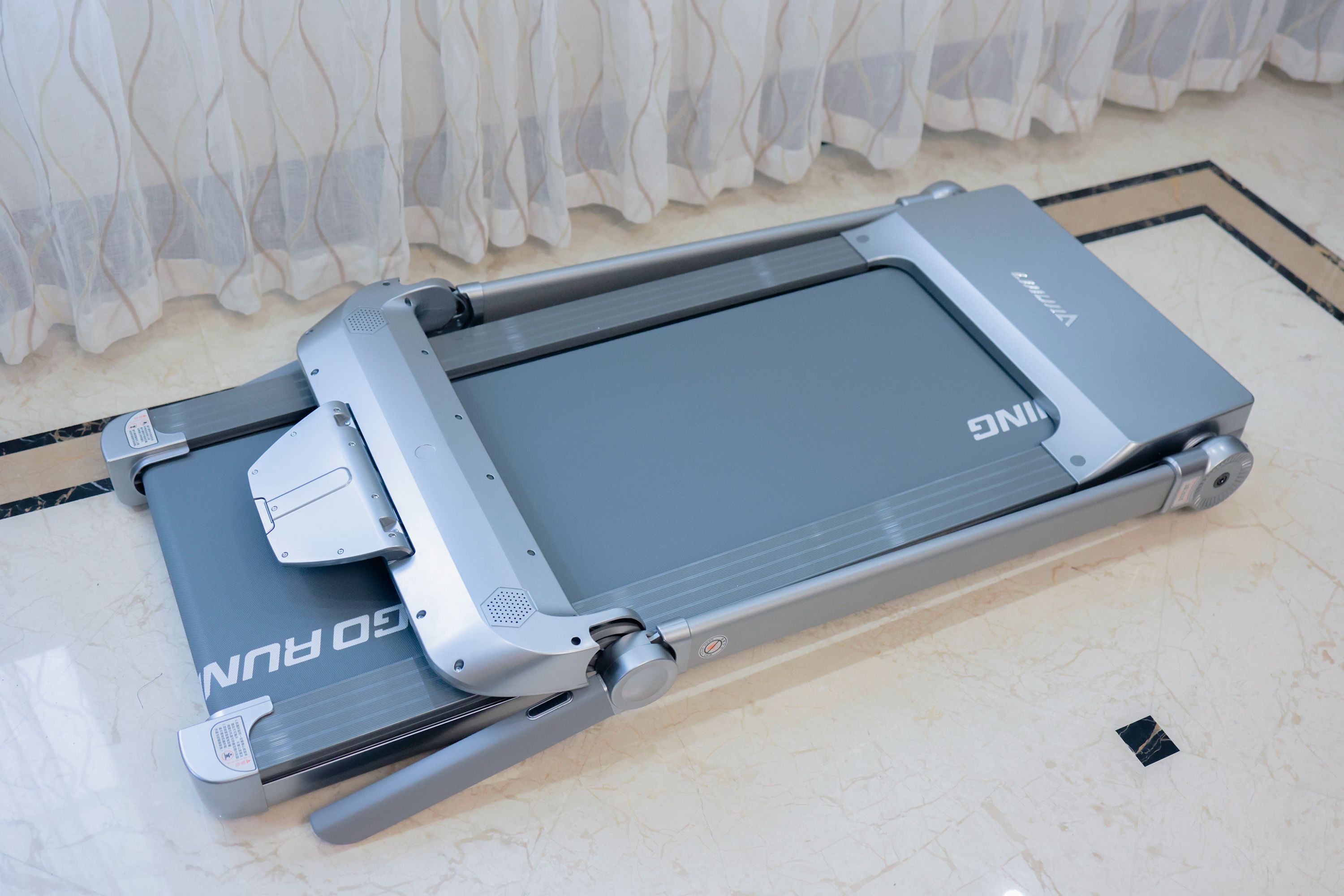 荣耀亲选磁悬浮减震跑步机品质做工分析_家用跑步机什么牌子的好_荣耀亲选磁悬浮减震跑步机免安装收纳设计