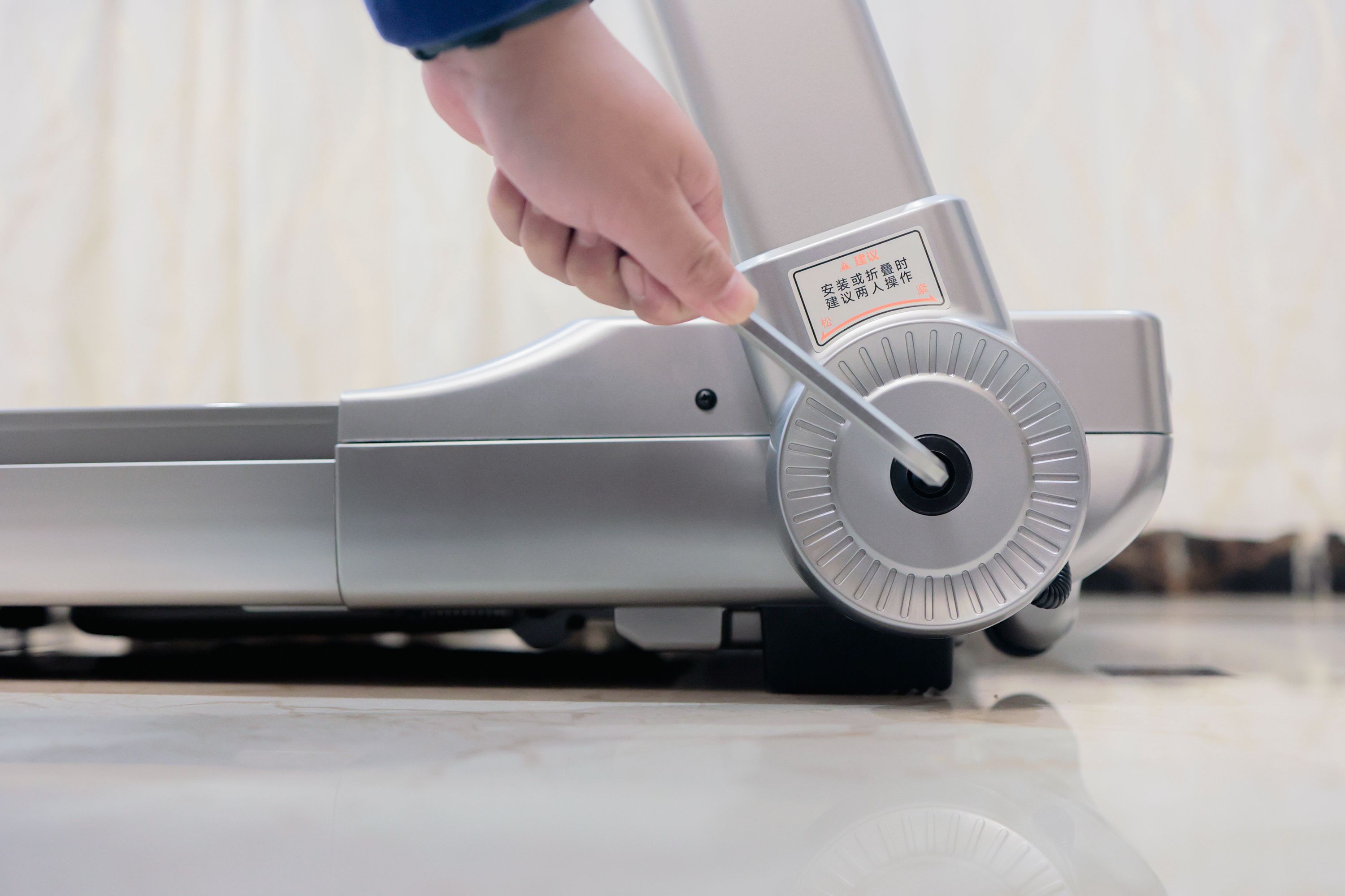 荣耀亲选磁悬浮减震跑步机品质做工分析_家用跑步机什么牌子的好_荣耀亲选磁悬浮减震跑步机免安装收纳设计