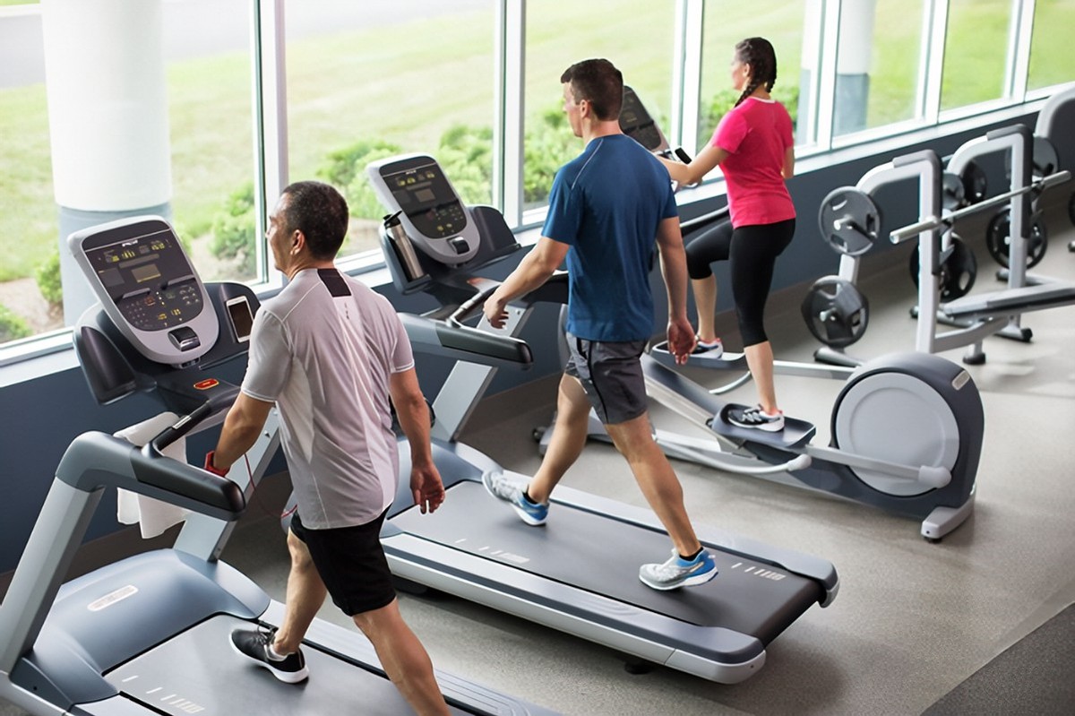 家用跑步机什么牌子的好_燃脂跑步机怎么选_爬坡跑步机怎么选