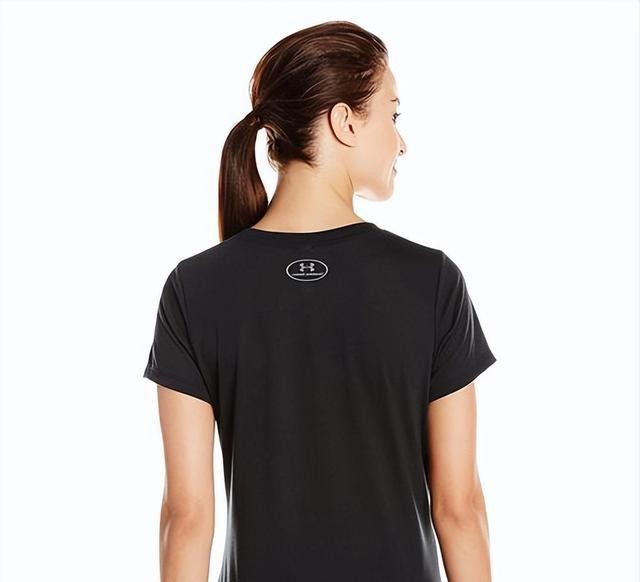 安德玛品牌历史发展_安德玛库里合作结束_安德玛健身手套