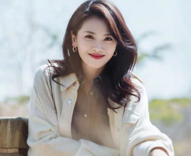 侧脸不好看女生_女人显老脸部特征苹果肌_正脸好看女生