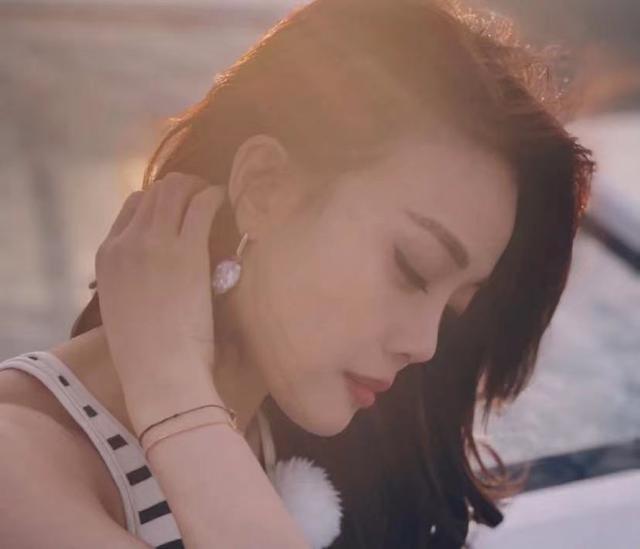 侧脸不好看女生_女人显老脸部特征苹果肌_正脸好看女生